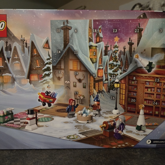 LEGO Harry Potter Winter Village Set - Picture 2 of 2